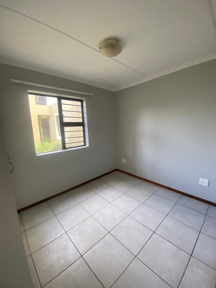 To Let 2 Bedroom Property for Rent in Guldenland Western Cape